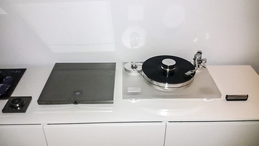 Система Devialet 120, Atohm GT1, Transrotor Rossini Система Devialet 120, Atohm GT1, Transrotor Rossini