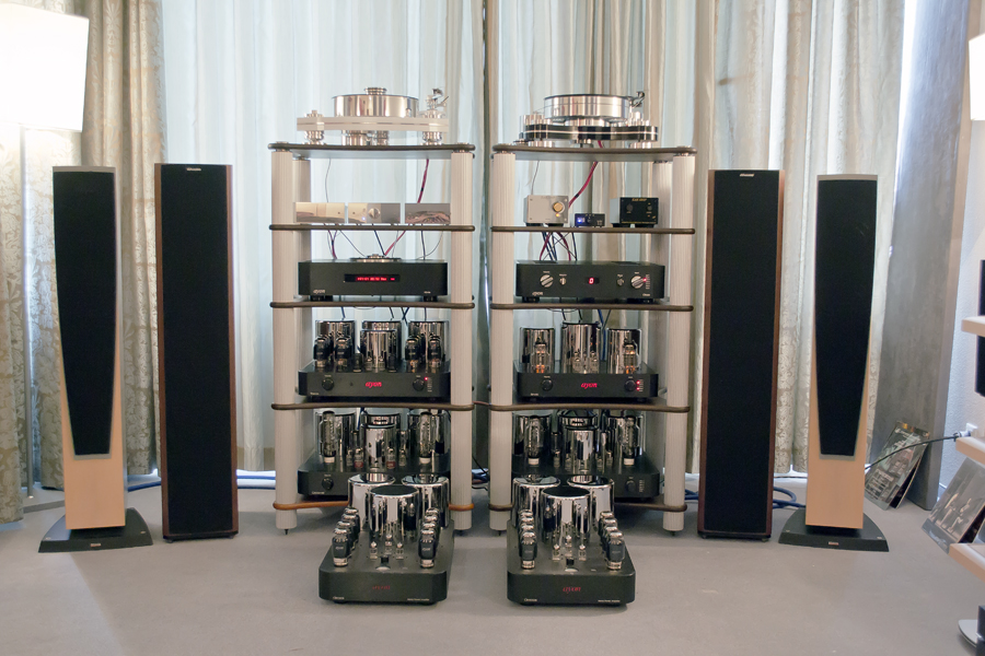 Экспозиция AVComfort на выставке Hi-Fi & High End SHOW 2013 Экспозиция AVComfort на выставке Hi-Fi & High End SHOW 2013