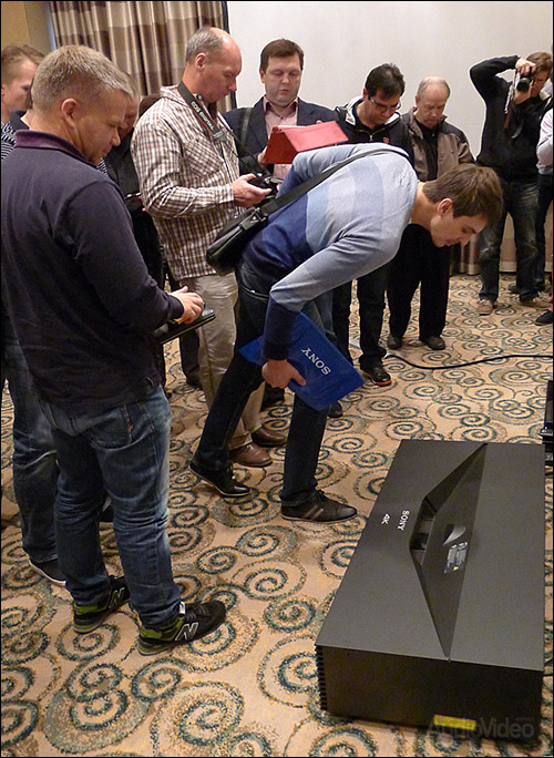 Sony_VPL-GTZ1-presentation.jpg Sony_VPL-GTZ1-presentation.jpg
