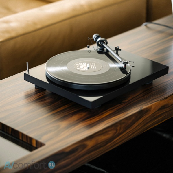 Pro-Ject Debut E Phono OM5e Gloss Black Pro-Ject Debut E Phono OM5e Gloss Black