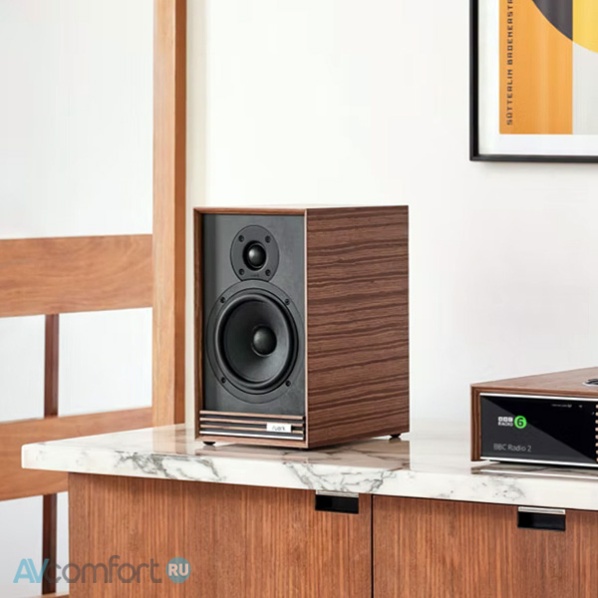 Ruark Audio Sabre-R Bookshelf Speakers Walnut Ruark Audio Sabre-R Bookshelf Speakers Walnut