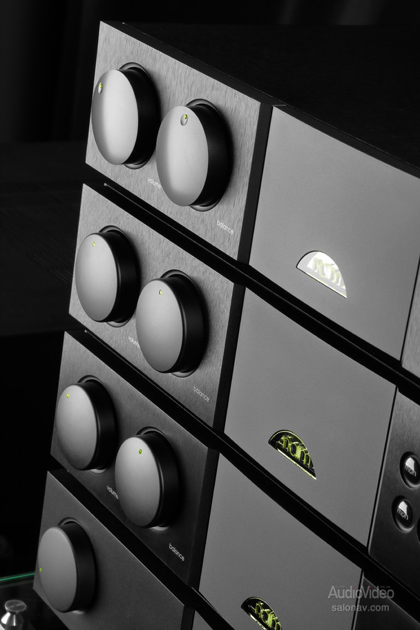 Naim_amps_06.jpg