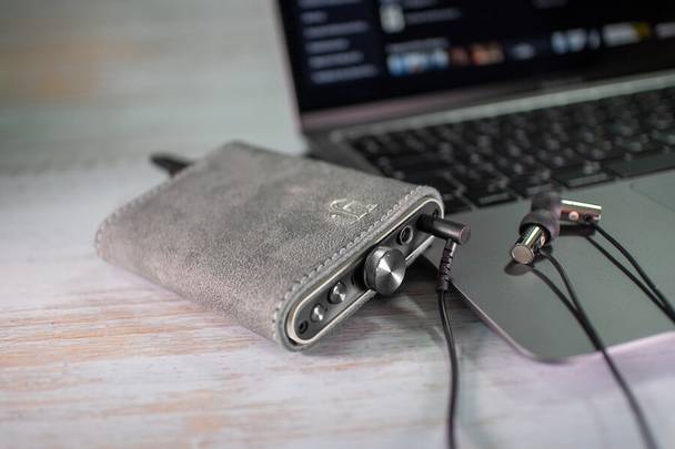 ifi-audio-hip-dac-3-in-case.jpg