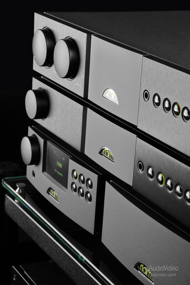 Naim_amps_02.jpg